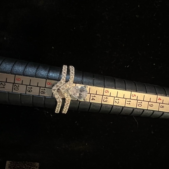 Engagement ring - Picture 2 of 4